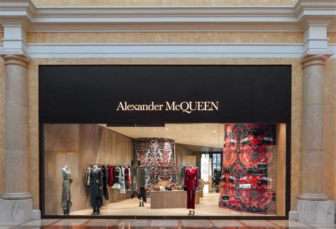 alexander mcqueen outlet store hours.